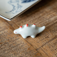 Load image into Gallery viewer, Edo Stegosaurus Dinosaur Porcelain Chopsticks Rest (Japan)