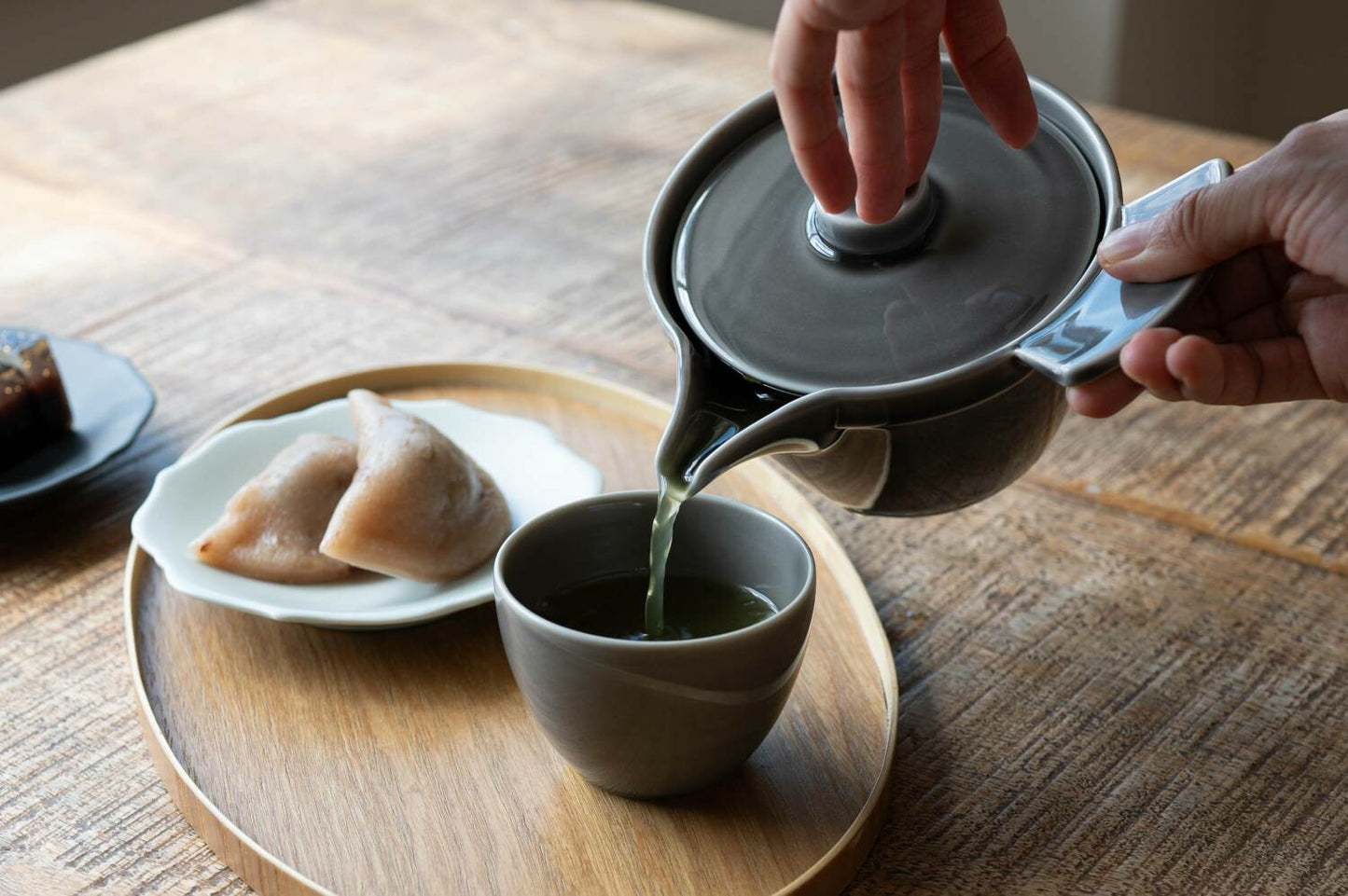 Suzume Chaki Teapot | Sumi Ink| Oda Pottery (Japan)
