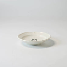 Load image into Gallery viewer, Awkward Calico Cat Small Dish | KNM Pottery (Japan)