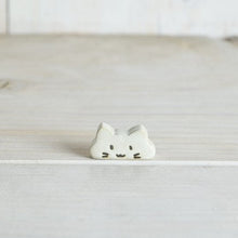 Load image into Gallery viewer, Blanco Cat Chopstick Rest | Mino Ware (Japan)