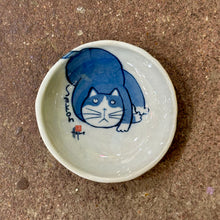 Load image into Gallery viewer, Kabamaru Mini Dish | Twisted Kitty | Miya (Japan)