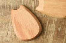 Load image into Gallery viewer, Beech Wood Cat Dish | Yamani (Japan)