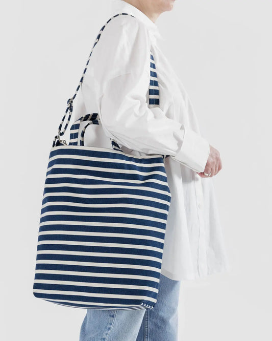 Zip Duck Bag | Vertical | Navy Stripe | Baggu (CA)