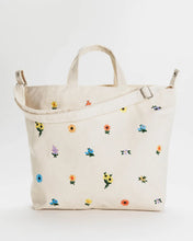 Load image into Gallery viewer, Zip Duck Bag | Horizontal | Embroidered Ditsy Floral | Baggu (CA)