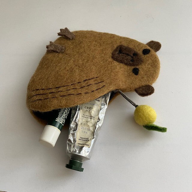 Capybara Wool Felt Zippered Pouch | Suica (Japan)