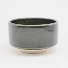 Load image into Gallery viewer, Ceramic Huege Matcha Bowl | Green | Chips (Japan)
