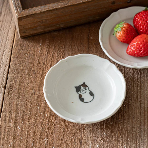 Awkward Calico Cat Small Dish | KNM Pottery (Japan)