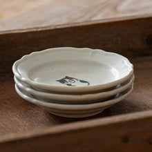 Load image into Gallery viewer, Awkward Calico Cat Small Dish | KNM Pottery (Japan)

