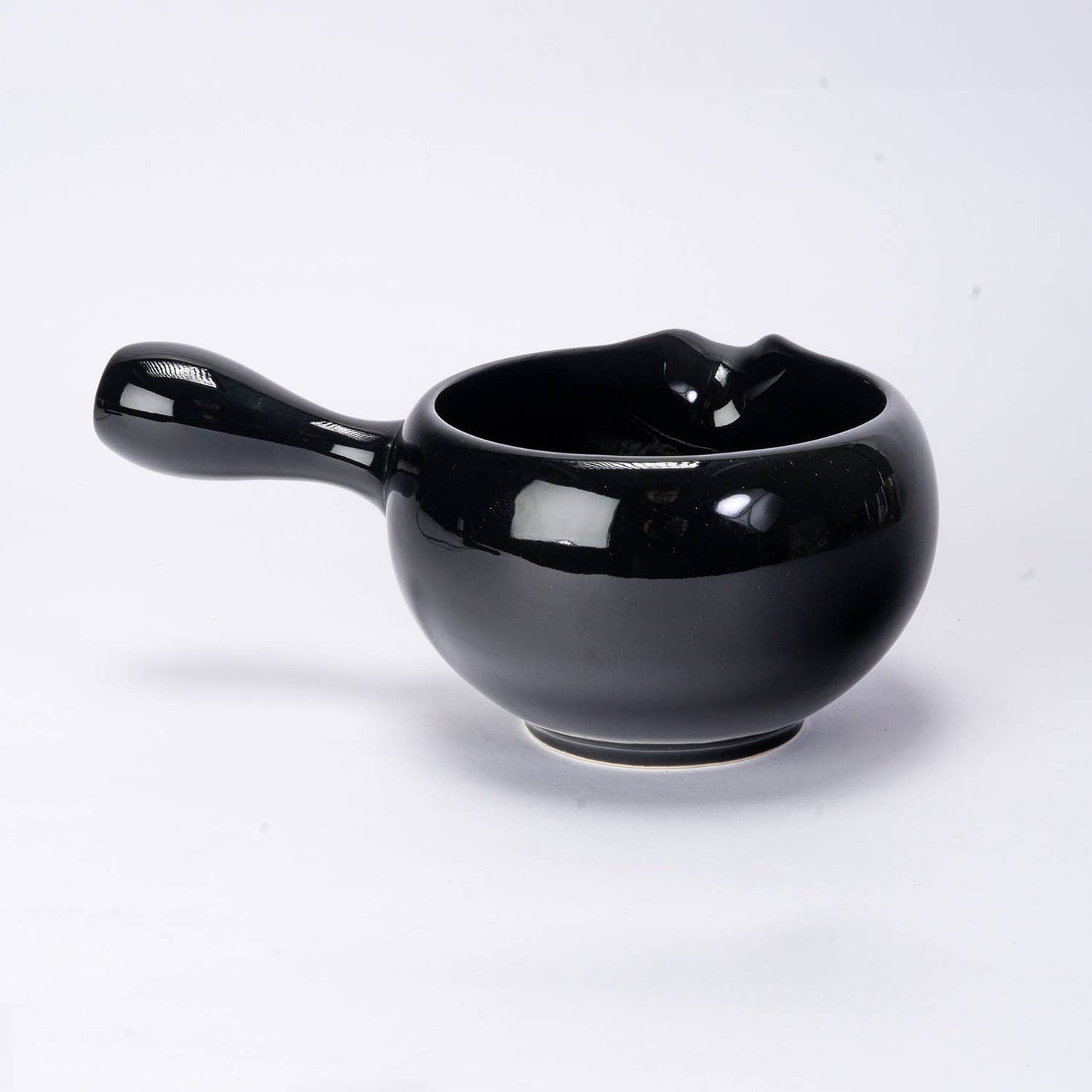 Katakuchi Porcelain Matcha Bowl with Spout | Glossy Black