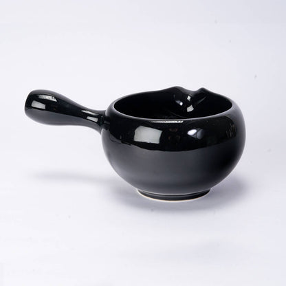 Katakuchi Porcelain Matcha Bowl with Spout | Glossy Black