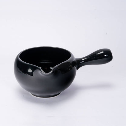 Katakuchi Porcelain Matcha Bowl with Spout | Glossy Black