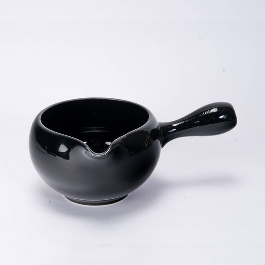 Katakuchi Porcelain Matcha Bowl with Spout | Glossy Black