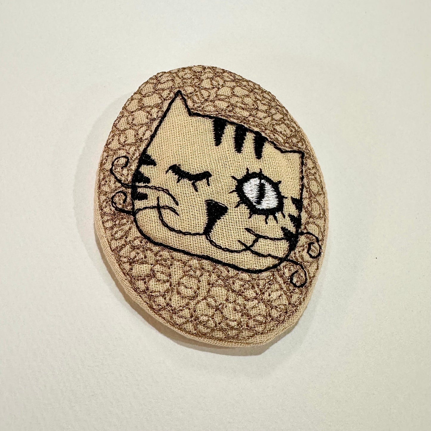 Winking Cat Embroidered Brooch (Japan)