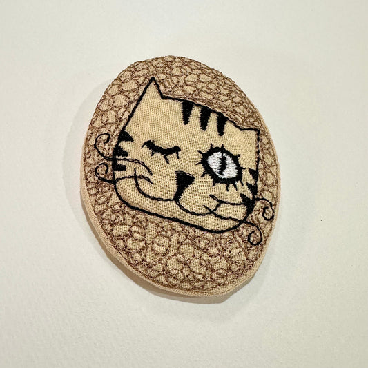 Winking Cat Embroidered Brooch (Japan)
