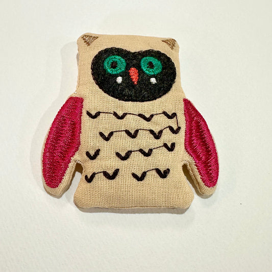 Pink Wings Owl Embroidered Brooch (Japan)