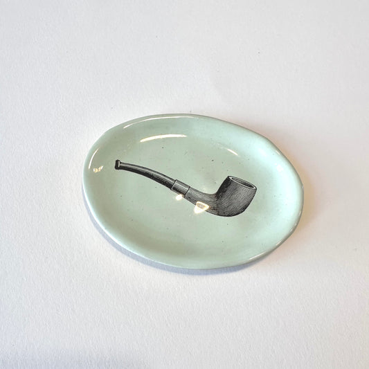 SOUVENIR Very Small Oval Plate | Pipe | Kühn Keramik (Germany)