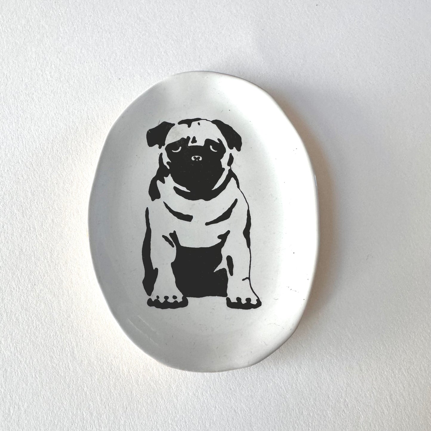 SOUVENIR Very Small Oval Plate | Pug | Kühn Keramik (Germany)