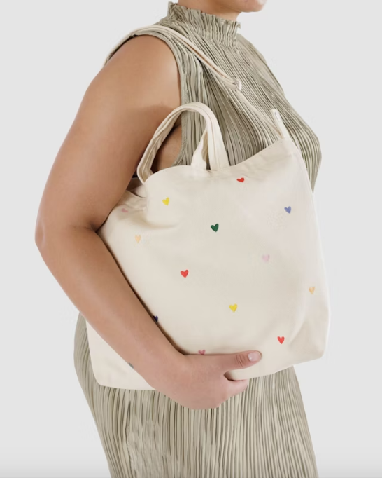 Horizontal Zip Duck Bag | Embroidered Hearts | Baggu (CA)