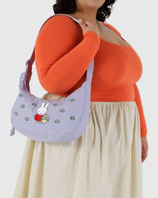 Miffy Medium Crescent Bag | White Daisies | Baggu (CA)