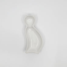 Load image into Gallery viewer, Cat Shaped Porcelain Sauce Dish | White | (Japan)
