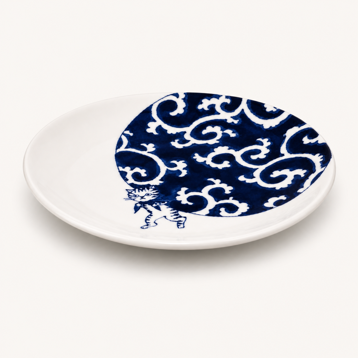 Hauling Cat Dish | Porcelain (Japan)