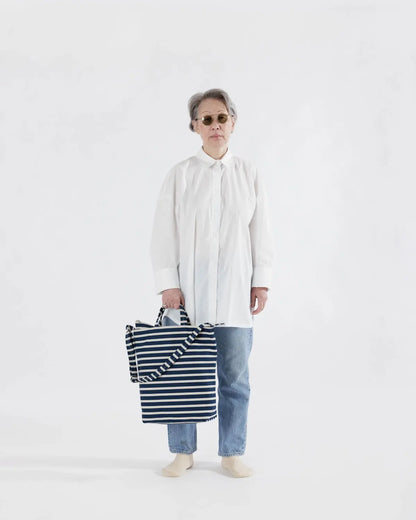 Zip Duck Bag | Vertical | Navy Stripe | Baggu (CA)