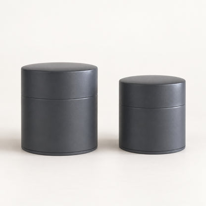 SALIU tea caddies in Light Black, 150 g and 100 g sizes side by side