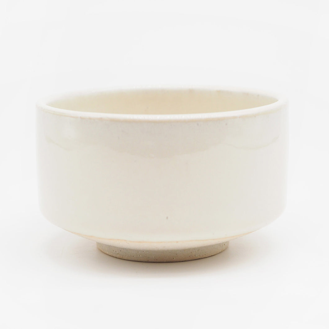 Ceramic Huege Matcha Bowl | White | Chips (Japan)